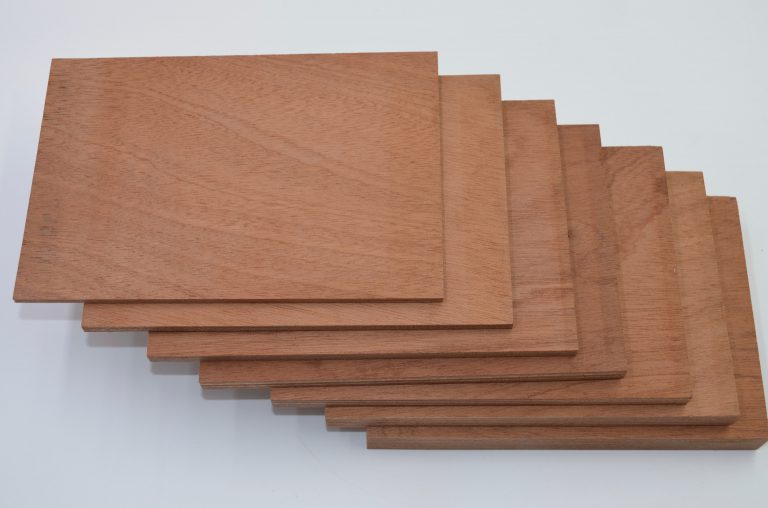 Sapeli - Mahagoni Bootsbausperrholz ca. 1,3 mm Schälfurnier Innenlage ...