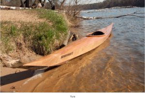 YURA Kajak auf dem Wasser