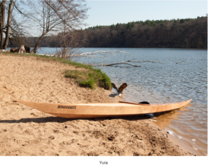 YURA Kajak auf dem Wasser