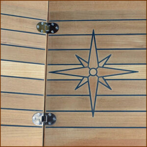 Teak Tischplatte mit Windrose <i> Einzelstück </i> <i> Maße 130 x 50 cm </i> <i> auf 80 cm zusammenklappbar </i>