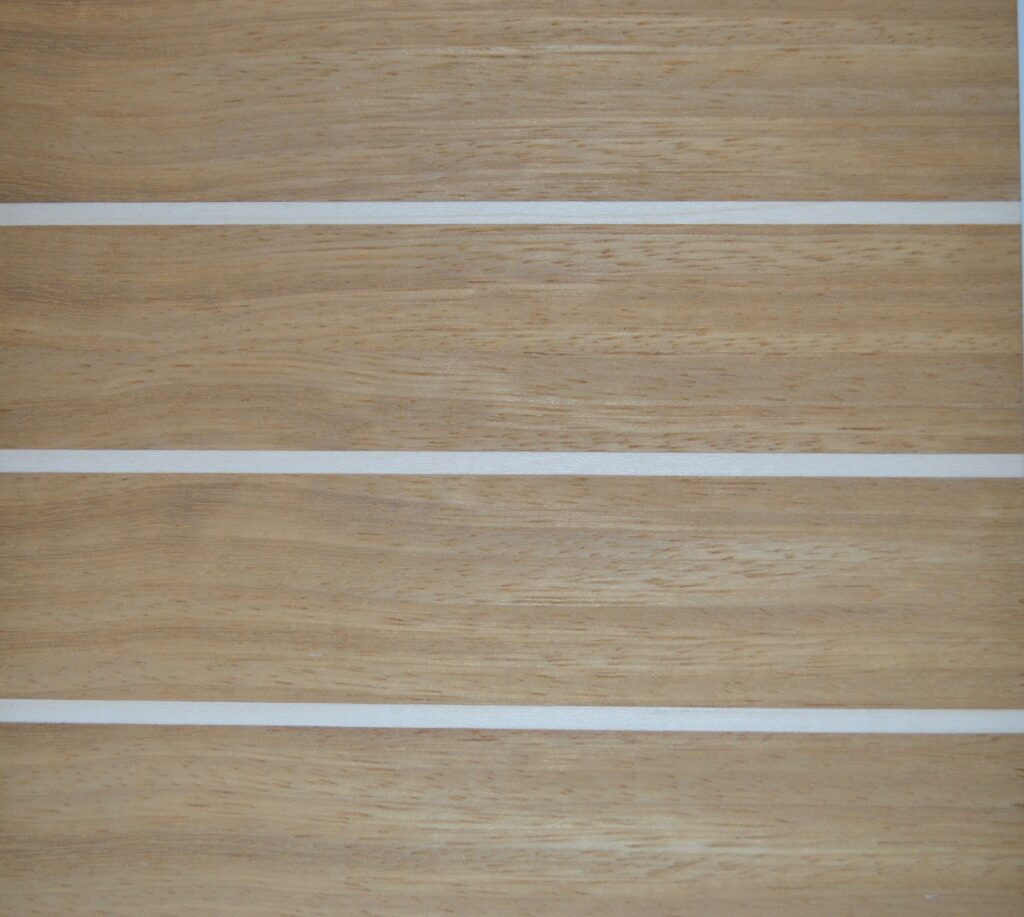 Iroko Stabdecksplatte helle Ader <i> mit Trägerplatte Okoumé </i>  <i> ca. 1,3 mm Messerfurnier </i>  <i> Plattegröße ab 124 x 60 cm </i>