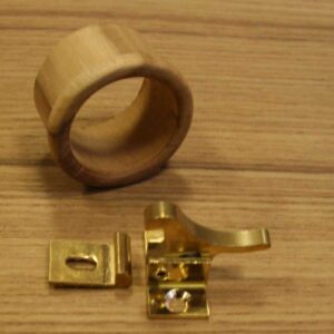 Fingerlochrosetten in Teak oder Mahagoni <i> verschiedene Durchmesser </i>  <i> verschiedene Stückzahlen </i>  <i> verschiedene Holzarten </i>