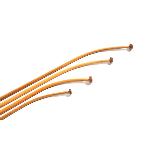 Esche Flaggenstock lackiert <i> gebogen mit Rundknopf </i> <i> verschiedene Längen </i>