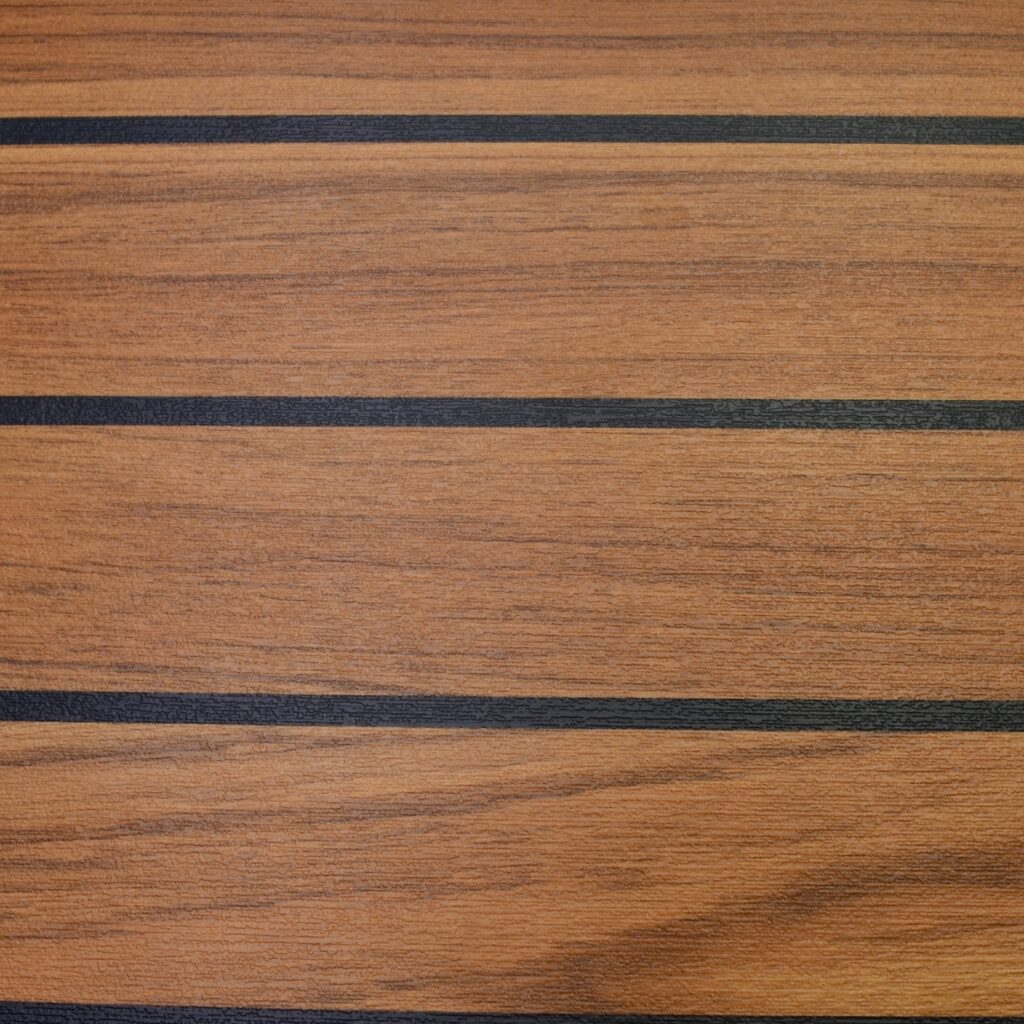 HPL/Laminat Teak dunkle Ader Holznachbildung <i> mit Trägerplatte Okoumé </i>  <i> Plattenstärke 6 oder 15 mm </i>  <i> Plattengröße ab 150 × 60 cm </i>