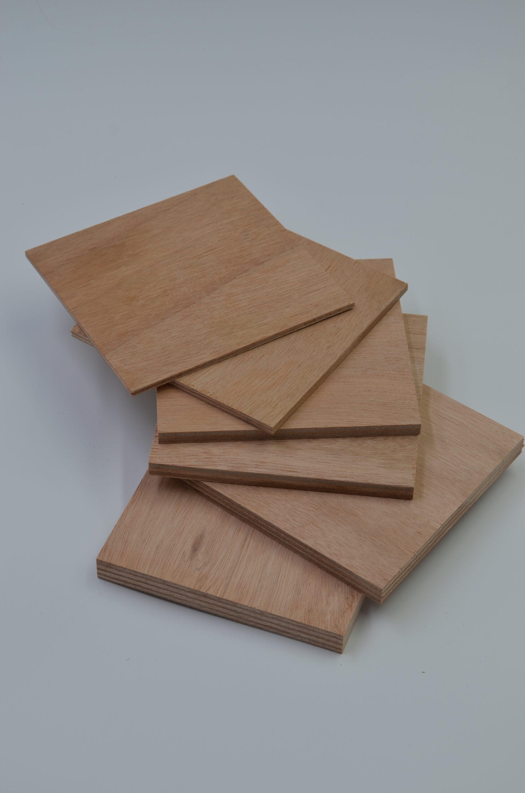 Okoumé Bootsbausperrholz Premium <i>beidseitig ca. 1,3 mm Schälfurnier</i><i>Innenlage Okoumé</i><i>Plattengröße ab 244 × 153 cm</i> – Bild 3