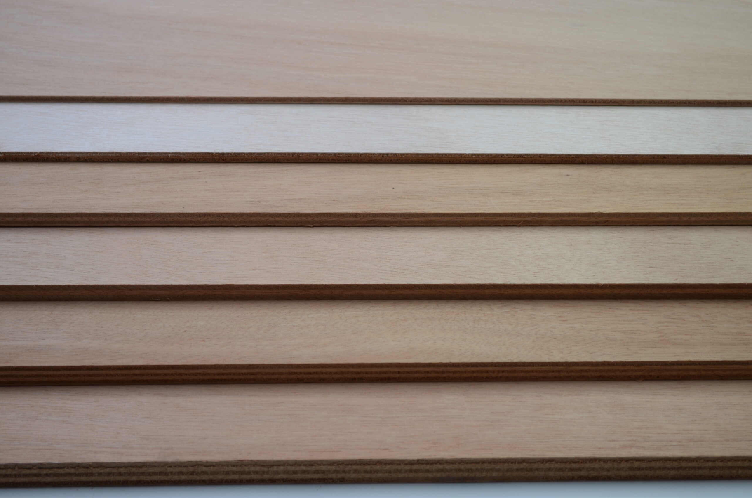 Okoumé Bootsbausperrholz Premium <i>beidseitig ca. 1,3 mm Schälfurnier</i><i>Innenlage Okoumé</i><i>Plattengröße ab 244 × 153 cm</i> – Bild 2