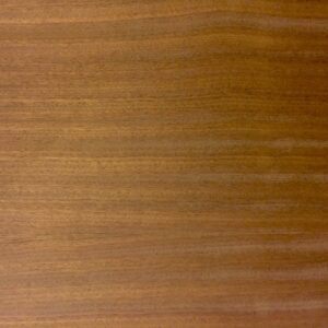 Sapeli-Mahagoni Flugzeugsperrholz <i>beidseitig ca. 0,6 mm Messerfurnier</i><i>Innenlage Mahagoni</i><i>Plattengröße ab 62 x 40 cm</i>