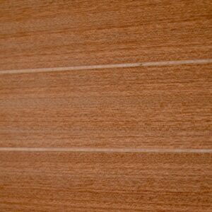 Sapeli-Mahagoni Bootsbausperrholz Economy V-Nut <i>beidseitig ca. 0,6 mm Messerfurnier mit V-Nut</i><i>Innenlage Okoumé</i><i>Plattengröße ab 244 x 122 cm</i>