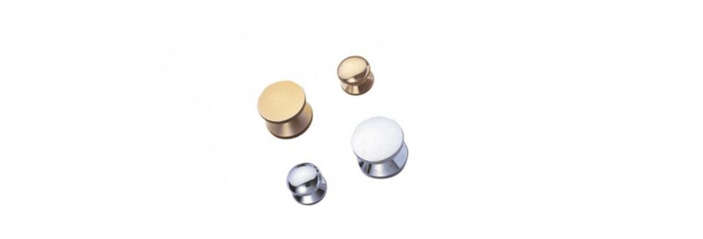 Schranktürknopf in Messing oder Chrom <i> verschiedene Durchmesser </i> <i> Messing oer Chrom </i>